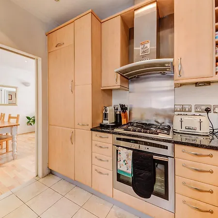 Stanhope Mews Apartment
