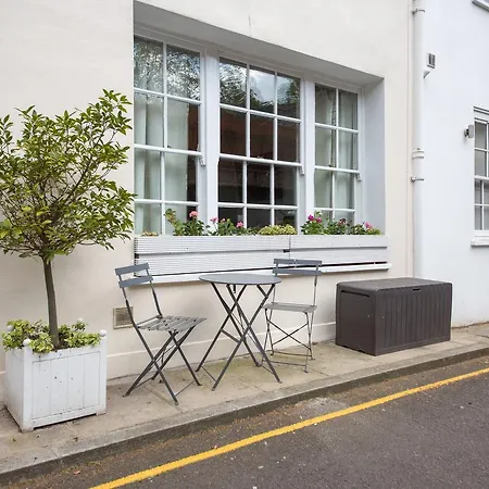 Stanhope Mews