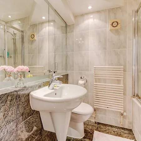 Apartment Stanhope Mews London