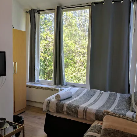 Holland Park Lifestyle Apartment