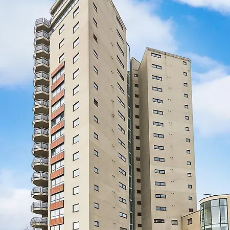 Wards Wharf Approach Apartment *