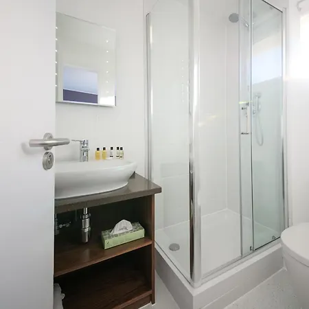 The Crown & Greyhound By Innkeeper's Collection 4* London