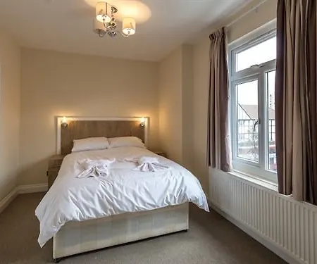 Guest house Acton Hill