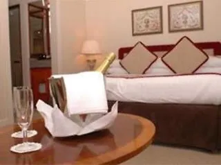 Park Lane Mews فندق 4*