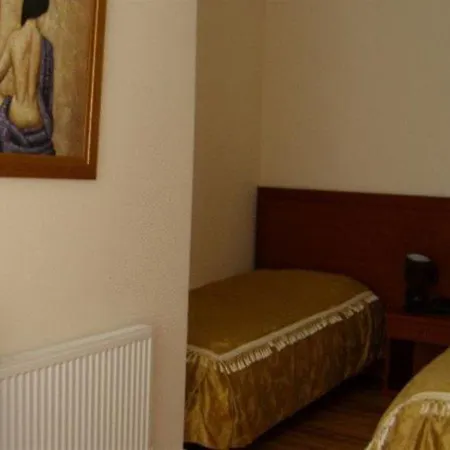 Corner House 3*