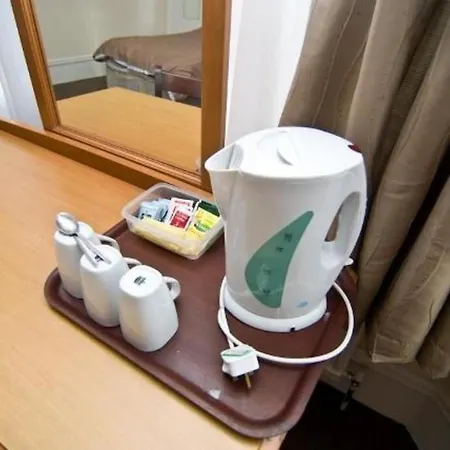 Queens Bed & Breakfast London