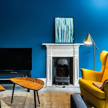 Sherlock's By Allo Housing Apartment London