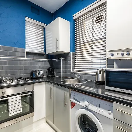 Sherlock's By Allo Housing Apartment *
