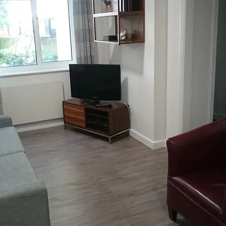 Kensington Apartment 3*