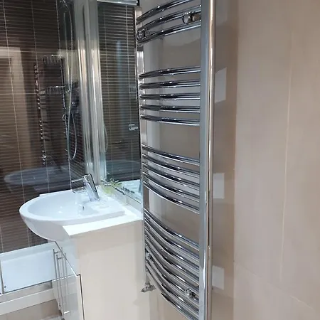 Kensington Apartment 3*