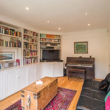 Charming Golders By Hampstead Heath Brent