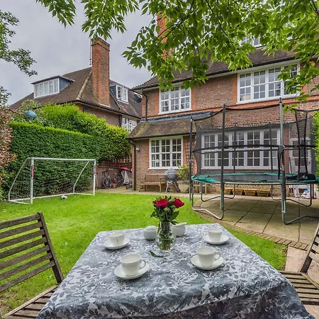 Charming Golders By Hampstead Heath Holiday home Brent