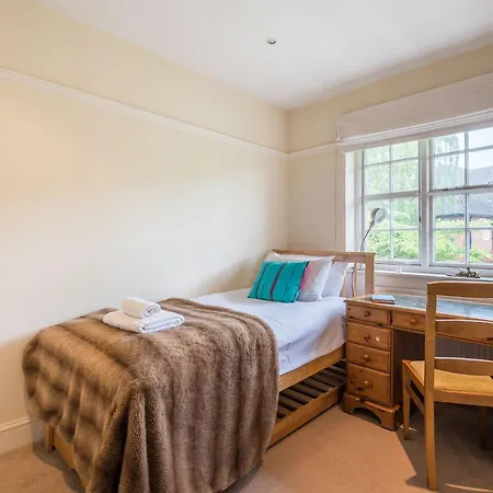 Charming Golders By Hampstead Heath Holiday home *