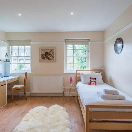 Holiday home Charming Golders By Hampstead Heath *