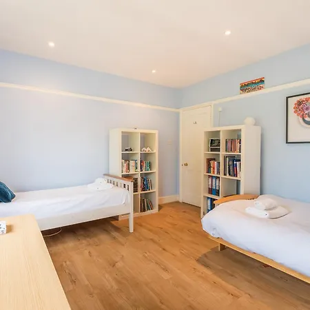 Holiday home Charming Golders By Hampstead Heath