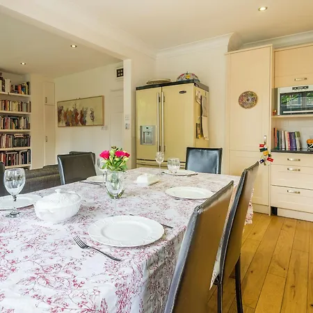 Charming Golders By Hampstead Heath