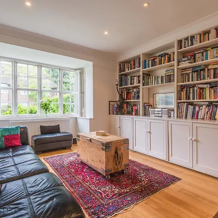 Charming Golders By Hampstead Heath Holiday home *
