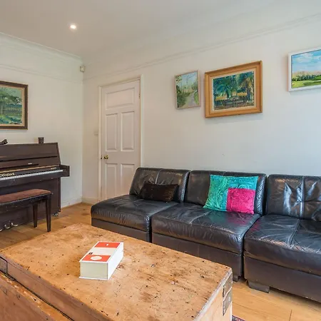 Charming Golders By Hampstead Heath Holiday home