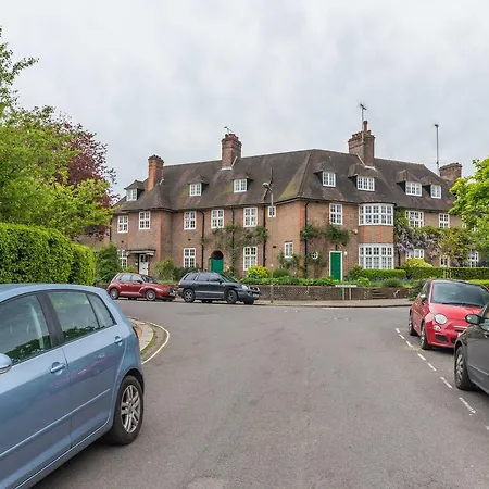 Holiday home Charming Golders By Hampstead Heath *