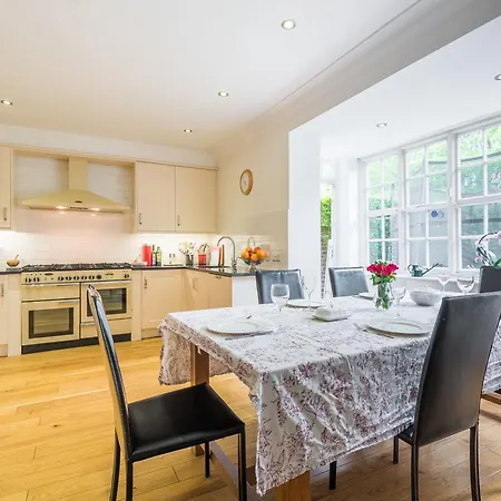 Charming Golders By Hampstead Heath Holiday home
