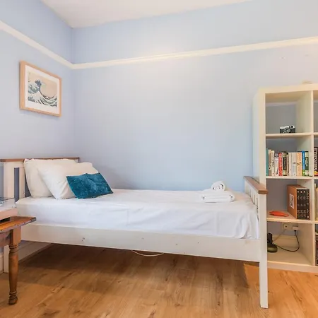 Charming Golders By Hampstead Heath Holiday home *