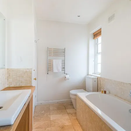 Charming Golders By Hampstead Heath Holiday home Brent