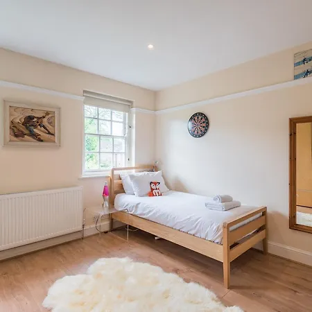 Charming Golders By Hampstead Heath Brent