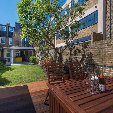 Lavish Nordic Styled Fulham By The Thames
