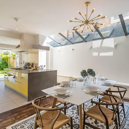 Holiday home Lavish Nordic Styled Fulham By The Thames *
