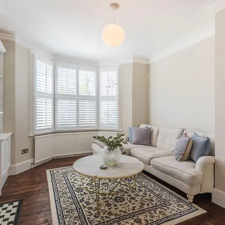 Lavish Nordic Styled Fulham By The Thames *