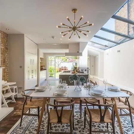 Lavish Nordic Styled Fulham By The Thames Holiday home *