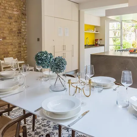 Lavish Nordic Styled Fulham By The Thames *