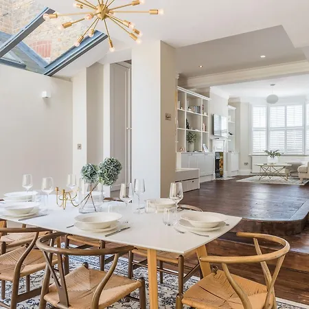 Lavish Nordic Styled Fulham By The Thames *