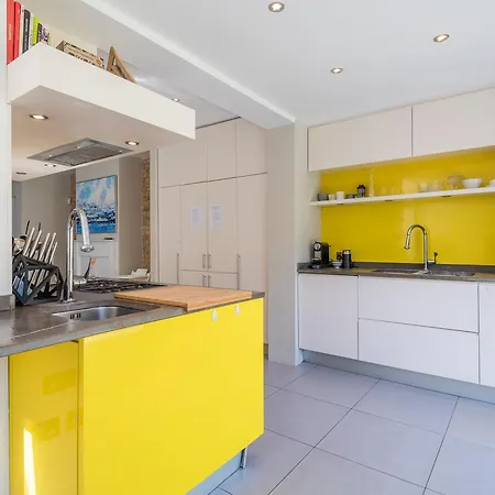 Lavish Nordic Styled Fulham By The Thames Holiday home London