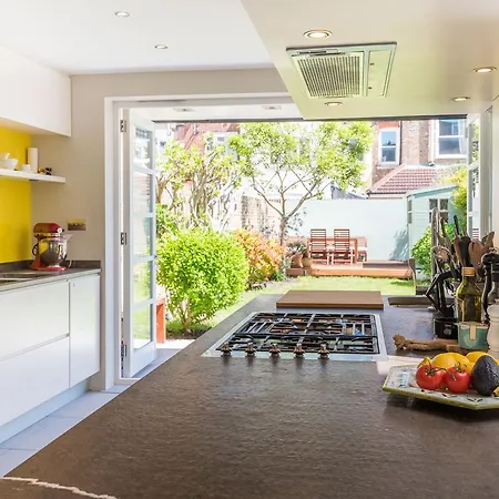 Lavish Nordic Styled Fulham By The Thames Holiday home *
