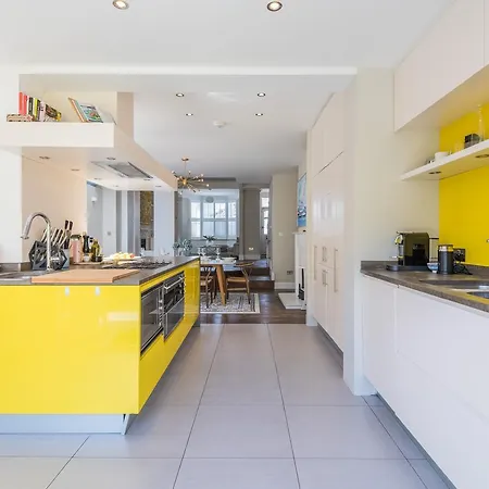 Lavish Nordic Styled Fulham By The Thames Holiday home *