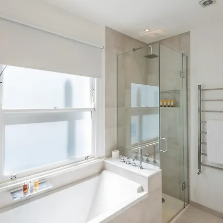 Lavish Nordic Styled Fulham By The Thames