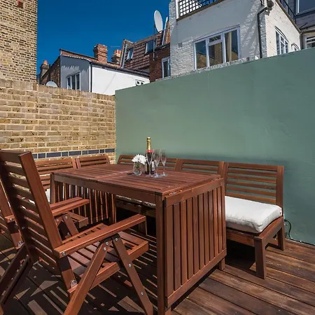 Lavish Nordic Styled Fulham By The Thames