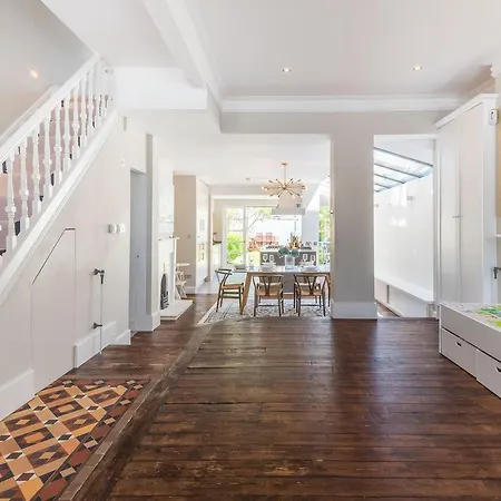Holiday home Lavish Nordic Styled Fulham By The Thames