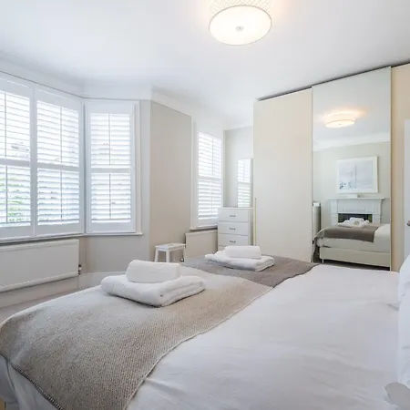 Holiday home Lavish Nordic Styled Fulham By The Thames
