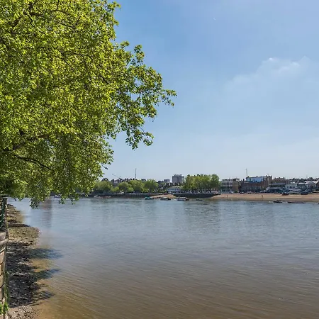 Lavish Nordic Styled Fulham By The Thames London