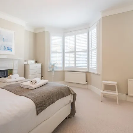 Holiday home Lavish Nordic Styled Fulham By The Thames *