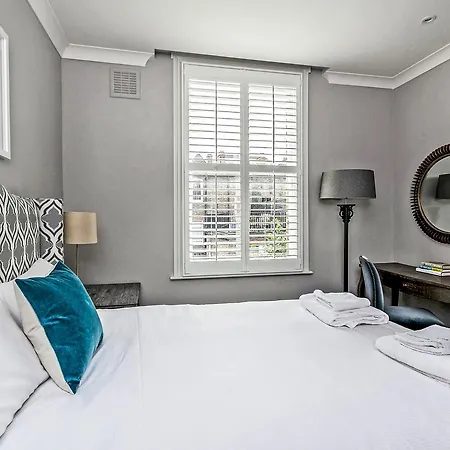 Apartment Elegant Shepherds Bush By Kensington Olympia By Underthedoormat