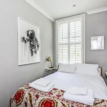 Elegant Shepherds Bush By Kensington Olympia By Underthedoormat