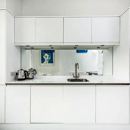 Apartment Elegant Shepherds Bush By Kensington Olympia By Underthedoormat *