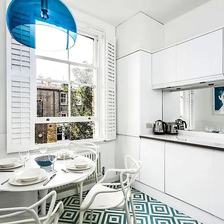Elegant Shepherds Bush By Kensington Olympia By Underthedoormat *