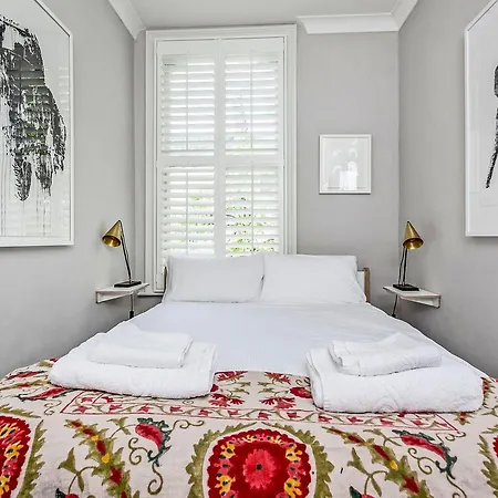 Elegant Shepherds Bush By Kensington Olympia By Underthedoormat Apartment *