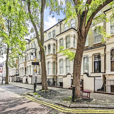 Elegant Shepherds Bush By Kensington Olympia By Underthedoormat *