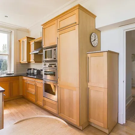 Guestready - Beautiful 2br In Wimbledon Village Wparking London