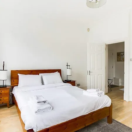 Guestready - Beautiful 2br In Wimbledon Village Wparking Apartment London
